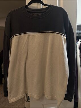 Hollister Vintage-Style Two-Tone Black and Cream Crewneck Sweater